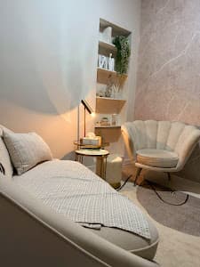 Aline Nunes Wolf - Psicoterapeuta | Psicanalista | Atendimento Online e Presencial | Adultos, Adolescentes e Idosos - foto 2