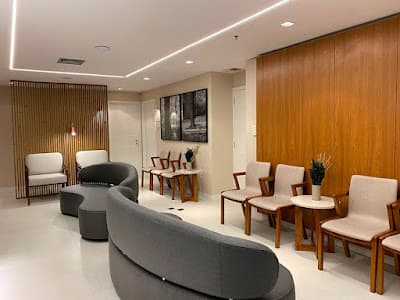 Dr. Luis Carlos Tomikawa - Fisiatra